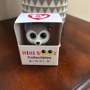 New in Box “ty” Mini Boos Collectible Hand Painted Husky
